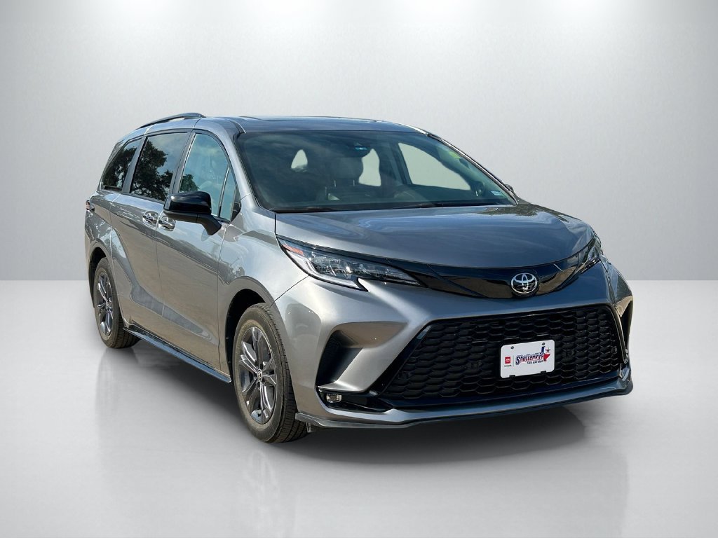 Certified 2026 Toyota Sienna XSE AWD/4WD image 3
