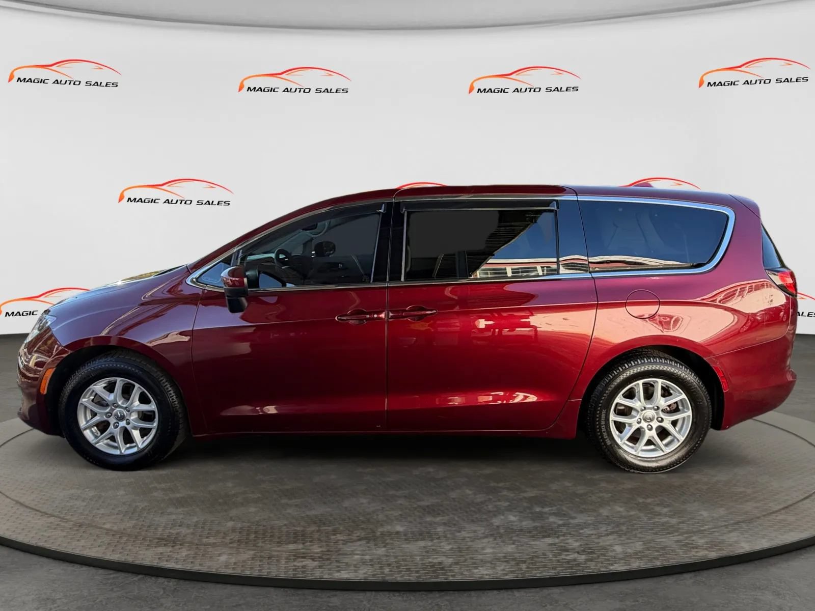 Used 2017 Chrysler Pacifica LX FWD image 7
