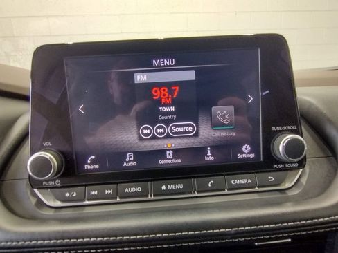Used 2023 Nissan Rogue S AWD/4WD image 26