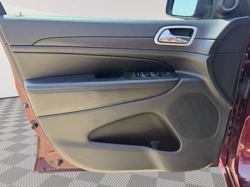 Used 2017 Jeep Grand Cherokee Altitude image 10