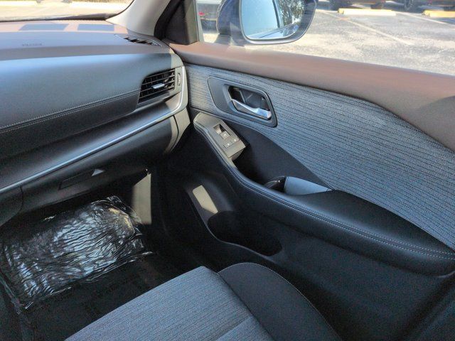Certified 2023 Nissan Rogue SV FWD image 17