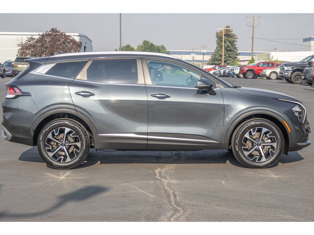 Used 2023 Kia Sportage EX AWD/4WD image 2