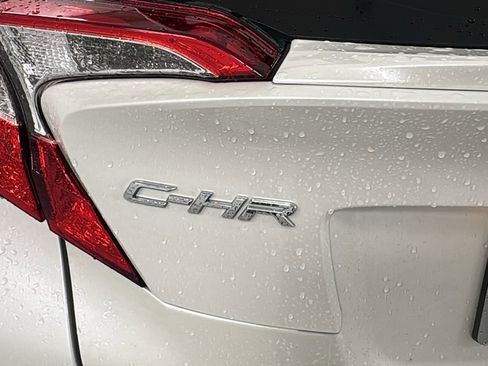 Used 2020 Toyota C-HR XLE image 36