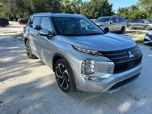 Used 2023 Mitsubishi Outlander SEL FWD image 1