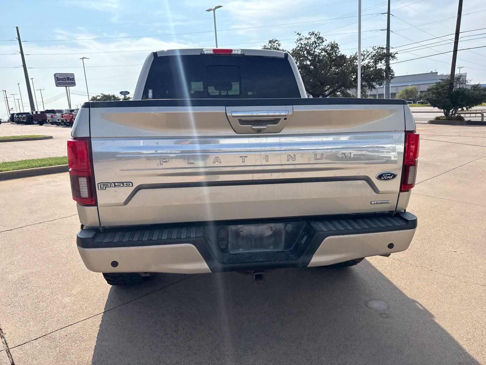 Used 2018 Ford F150 Platinum w/ Equipment Group 701A Luxury AWD/4WD image 6