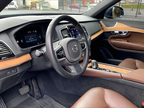 Used 2024 Volvo XC90 T8 Plus w/ Protection Package Premier image 17