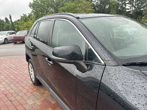 Used 2021 Toyota RAV4 LE FWD image 18