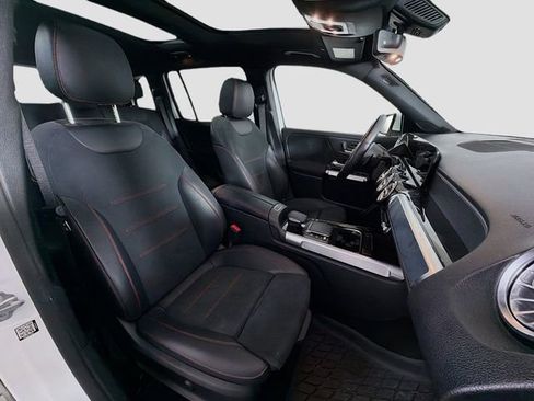 Used 2021 Mercedes-Benz GLB 250 4MATIC image 29