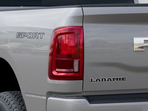 New 2026 RAM 2500 Laramie AWD/4WD image 9