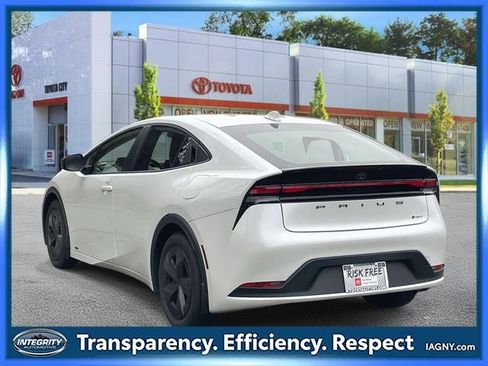 Used 2023 Toyota Prius LE image 8