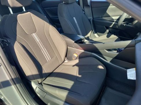 Certified 2025 Hyundai Elantra SEL FWD image 22
