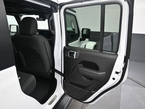 Used 2024 Jeep Gladiator Sport image 19