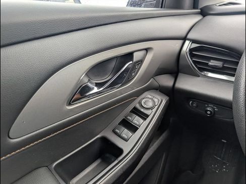 Used 2020 Chevrolet Traverse LS FWD image 20