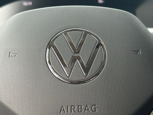 New 2026 Volkswagen Taos SE FWD image 30