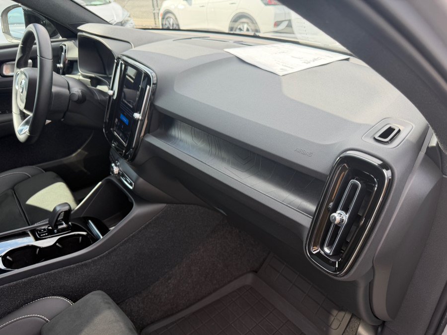 Used 2023 Volvo C40 P8 Recharge Plus w/ Protection Package Premier AWD/4WD image 28