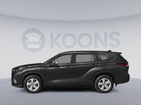 Used 2023 Toyota Highlander LE AWD/4WD image 4
