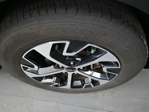 Used 2024 Kia Sportage EX FWD image 9