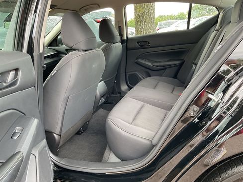 Used 2025 Nissan Altima 2.5 SV FWD image 13