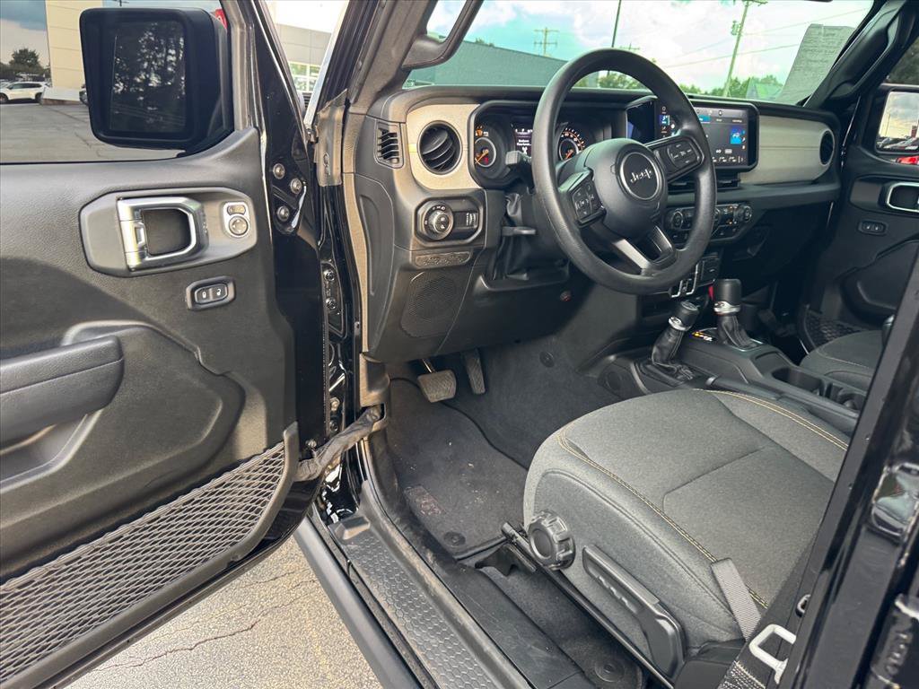 Used 2025 Jeep Gladiator Sport AWD/4WD image 13