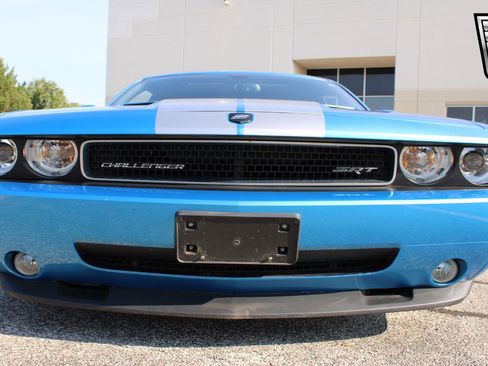 Used 2010 Dodge Challenger SRT8 w/ SRT Option Group II image 7