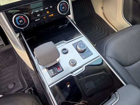 Certified 2023 Land Rover Range Rover Long Wheelbase SE AWD/4WD image 24