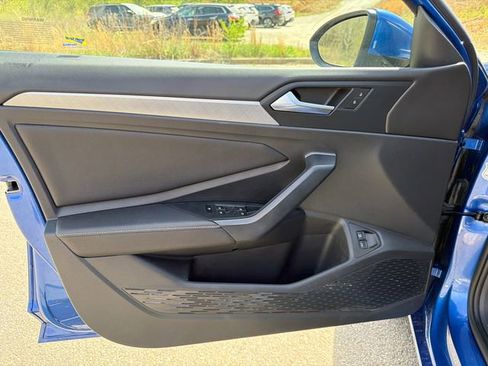 Used 2024 Volkswagen Jetta SE image 10