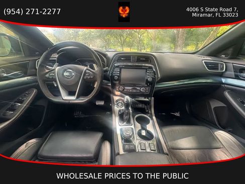 Used 2020 Nissan Maxima SR w/ Sport Mat Group FWD image 9