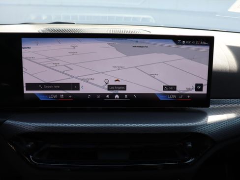 Used 2025 BMW 330i Sedan w/ M Sport Package image 19