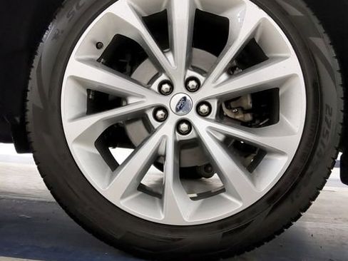 Certified 2022 Ford Explorer Platinum w/ Equipment Group 601A image 9