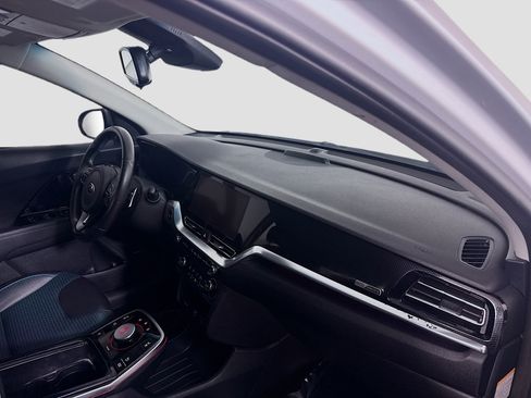 Used 2020 Kia Niro EX Premium image 30