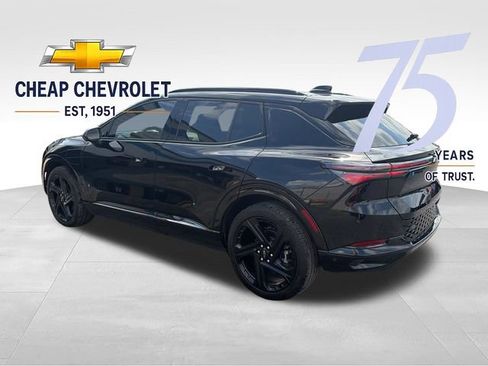 Used 2024 Chevrolet Equinox EV RS FWD image 3