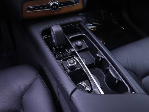 Certified 2024 Volvo XC90 B6 Plus image 18