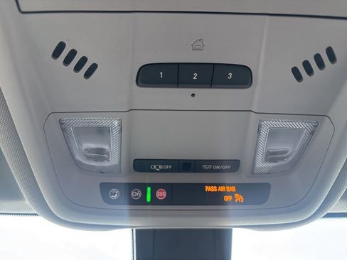 Used 2024 GMC Terrain SLT image 32