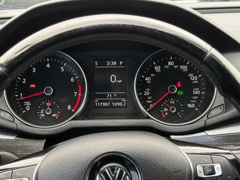 Used 2017 Volkswagen Passat 1.8T SE FWD image 29