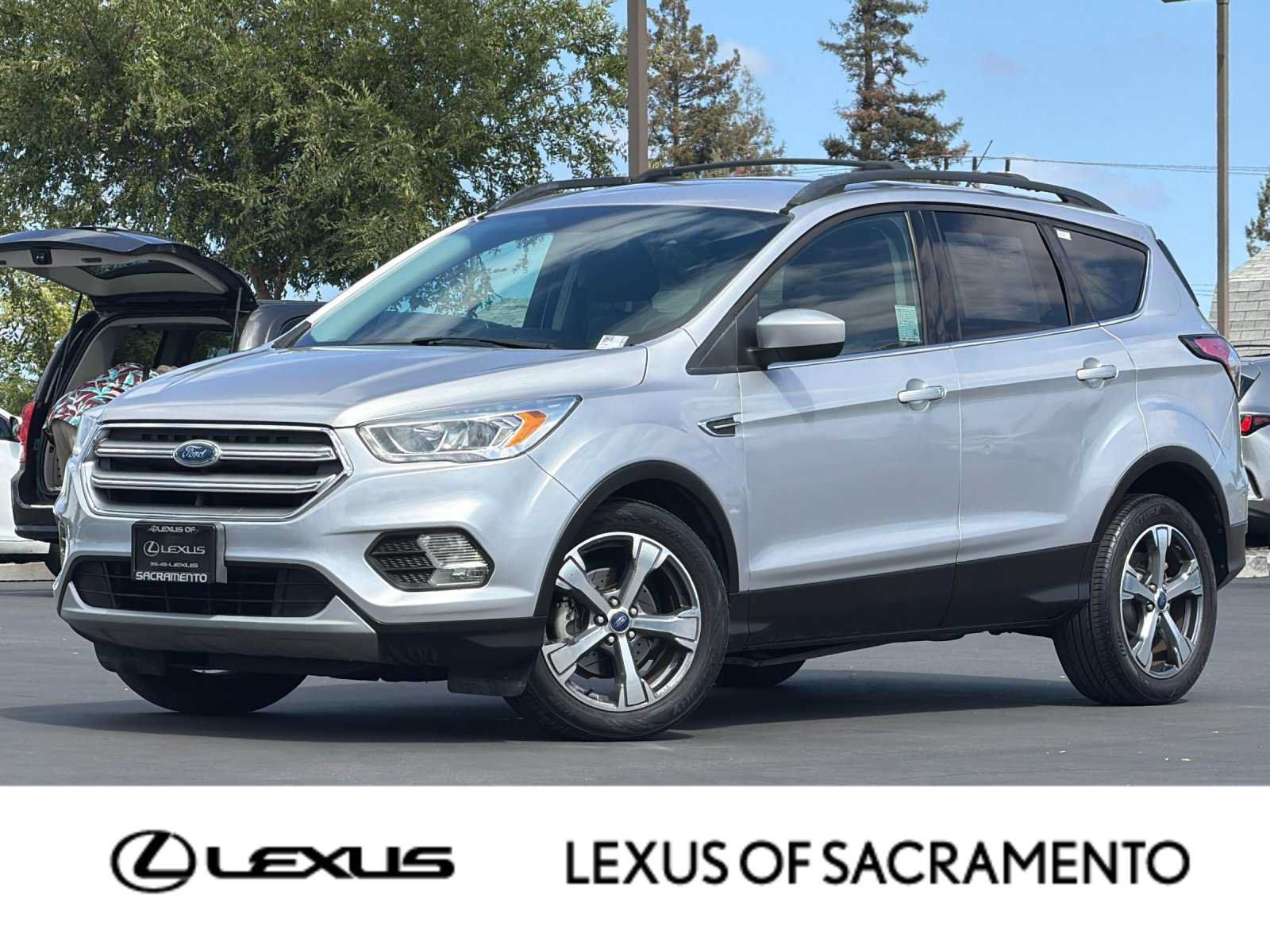Used 2017 Ford Escape SE w/ Equipment Group 201A FWD image 1