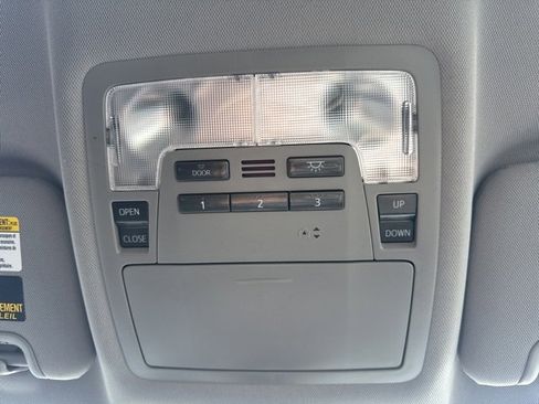 Used 2018 Toyota Highlander XLE image 14