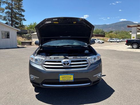 Used 2011 Toyota Highlander Limited w/ Tow Pkg AWD/4WD image 10