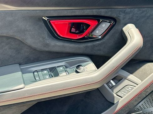 Used 2024 Lamborghini Urus Performante image 18