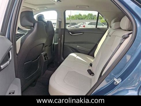 New 2025 Kia Niro EX Touring image 5