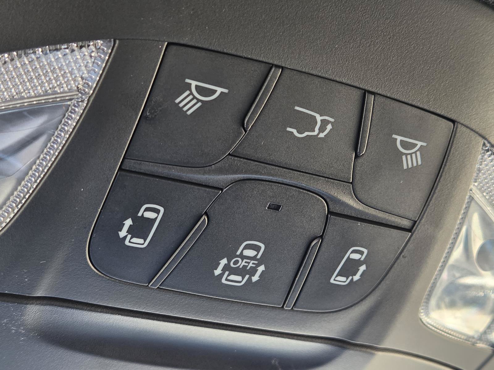 Used 2025 Chrysler Pacifica Limited FWD image 24