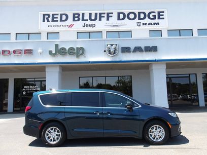 New 2025 Chrysler Pacifica Select