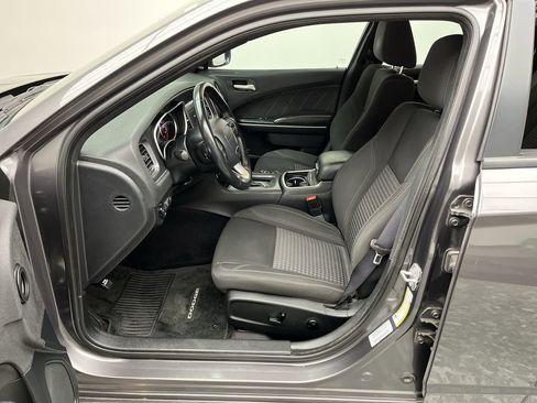 Used 2017 Dodge Charger SXT AWD/4WD image 3