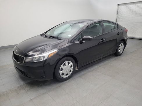 Used 2017 Kia Forte LX image 2