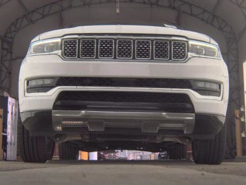 Used 2023 Jeep Grand Wagoneer Series II image 8