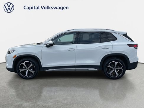 New 2026 Volkswagen Tiguan SE FWD image 2