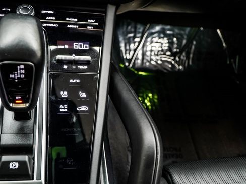 Used 2021 Porsche Cayenne Turbo image 24