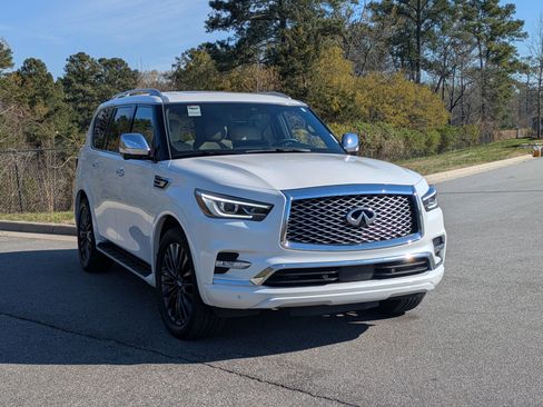 Used 2023 INFINITI QX80 Sensory w/ Cargo Package image 3