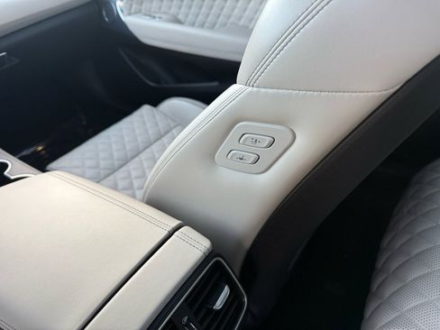 Used 2022 Genesis G70 3.3T image 44