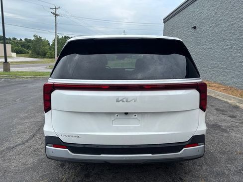 Used 2025 Kia Carnival FWD image 6