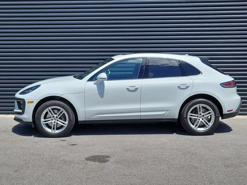 Certified 2025 Porsche Macan AWD/4WD image 2